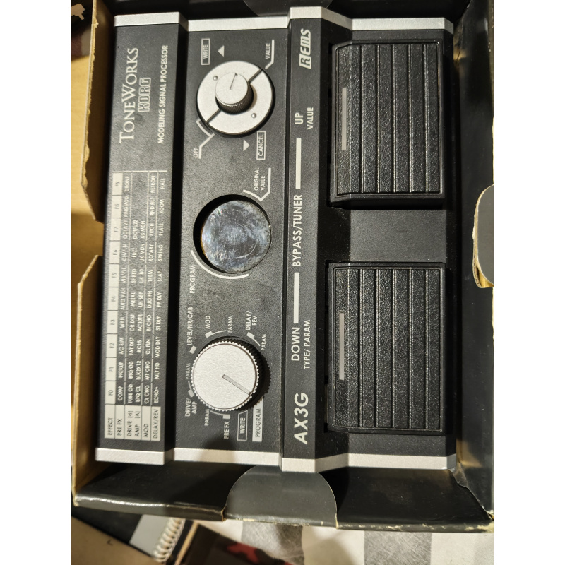 AMPLI Y PEDALERA KORG