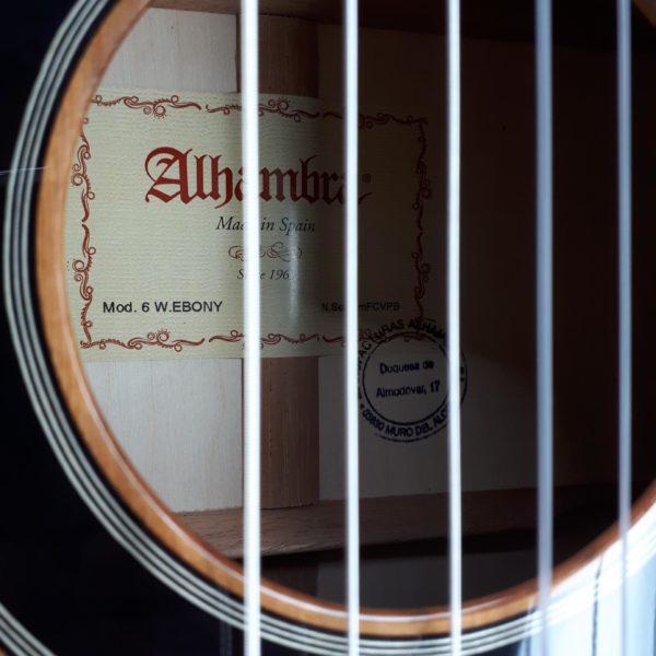 Guitarra Clásica Alhambra 6 ébano blanco c/funda — Coutinho